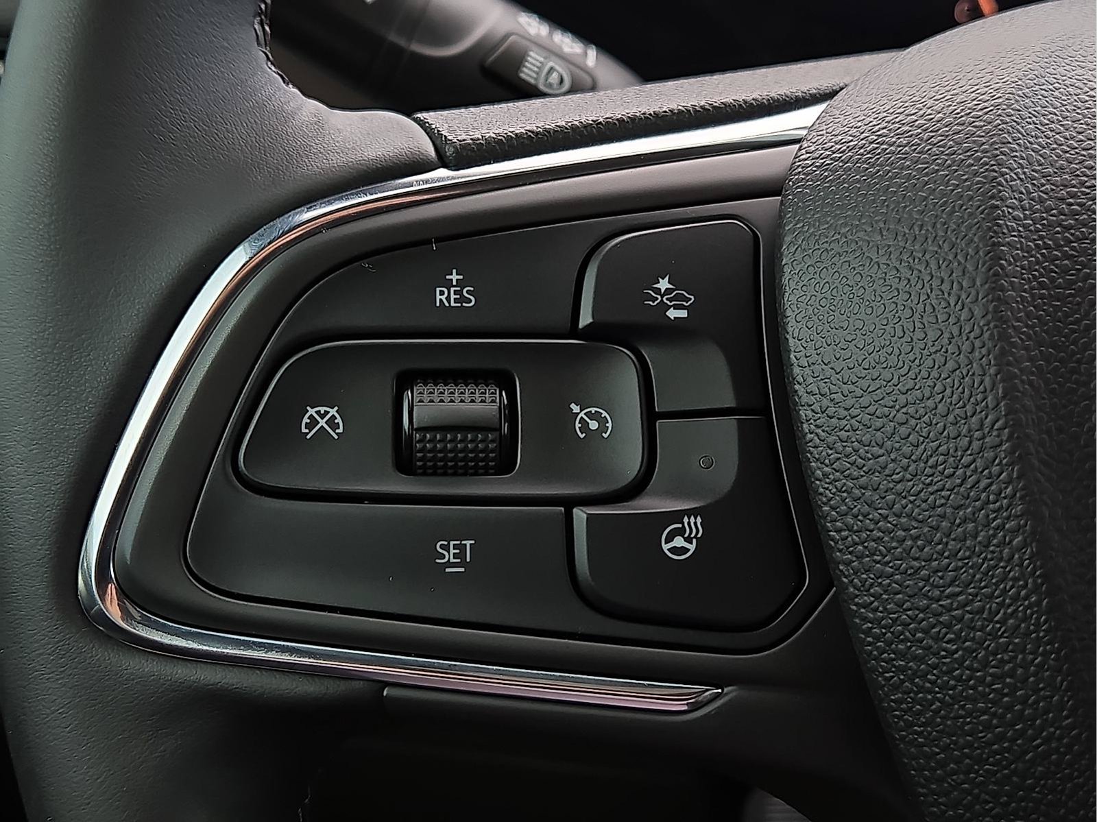 Used 2025 Buick Envista Sport Touring w/ Convenience I Package FWD image 18