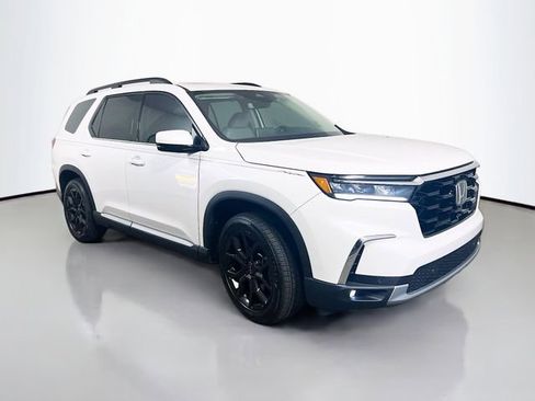 Used 2025 Honda Pilot Touring image 23