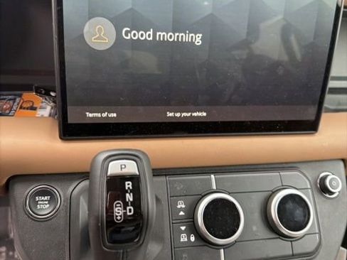 Used 2025 Land Rover Defender 110 X-Dynamic SE image 18