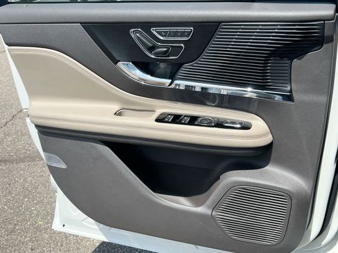 Used 2021 Lincoln Corsair AWD w/ Premium Package image 29