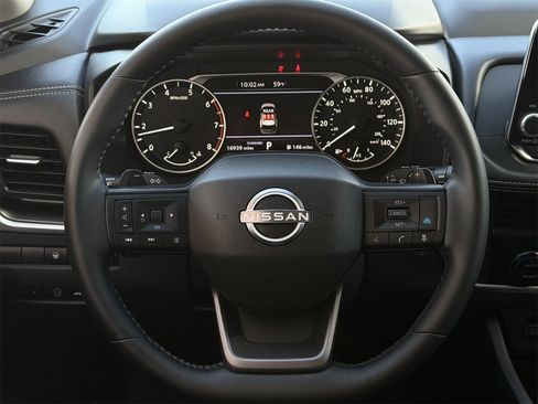 Used 2025 Nissan Rogue SV image 12