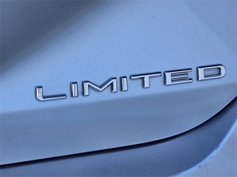 Used 2019 Toyota Avalon Limited image 28