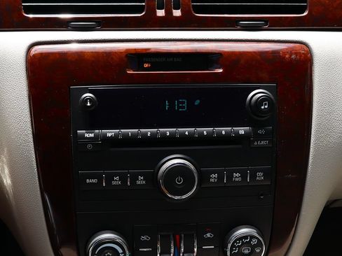 Used 2011 Chevrolet Impala LT FWD image 44