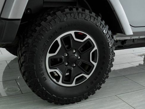 Used 2013 Jeep Wrangler Unlimited Rubicon image 51