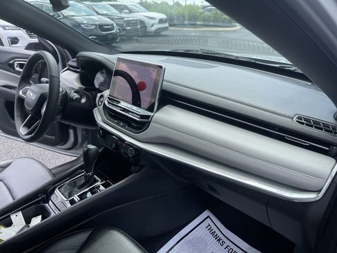 Used 2024 Jeep Compass Limited image 28