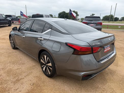 Used 2021 Nissan Altima 2.5 SV w/ SV Premium Package FWD image 5