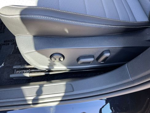 Used 2025 Volkswagen Jetta SE image 23