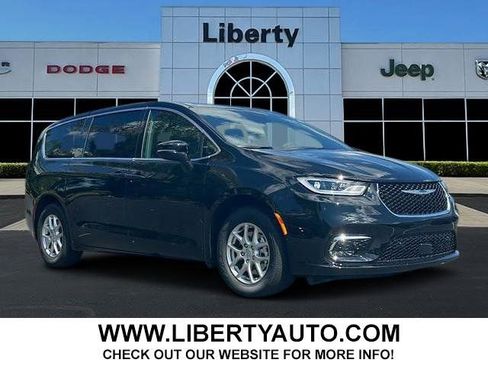 New 2026 Chrysler Pacifica Select image 1