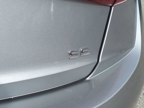 Used 2025 Volkswagen Jetta SE image 13