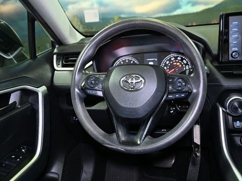 Used 2022 Toyota RAV4 LE image 52