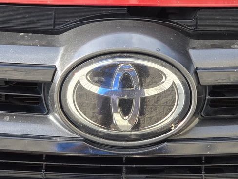 Used 2018 Toyota Highlander SE FWD image 17