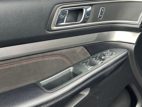 Used 2018 Ford Explorer XLT w/ Equipment Group 202A image 15