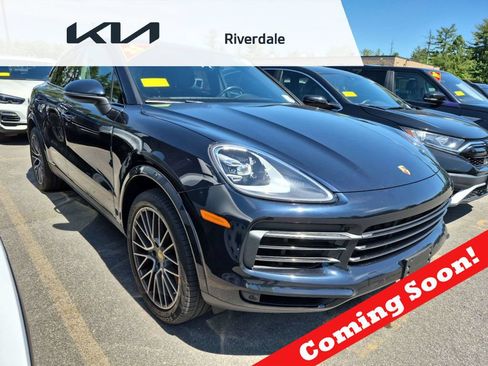Used 2021 Porsche Cayenne Coupe AWD/4WD image 1