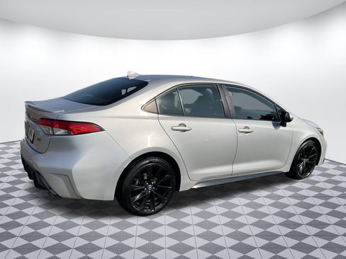 Used 2024 Toyota Corolla SE w/ SE Premium Package image 3