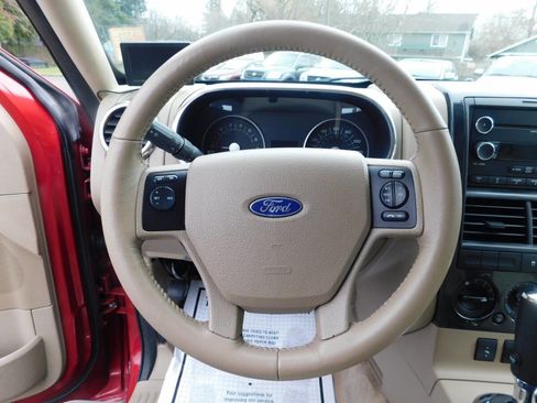 Used 2010 Ford Explorer XLT image 10