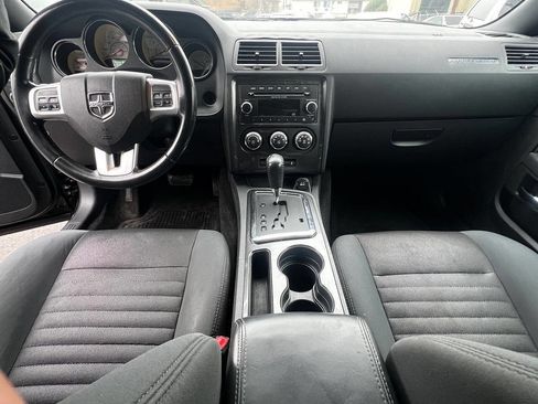 Used 2013 Dodge Challenger SXT image 22