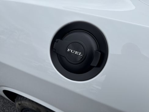 Used 2015 Dodge Challenger SRT Hellcat image 18