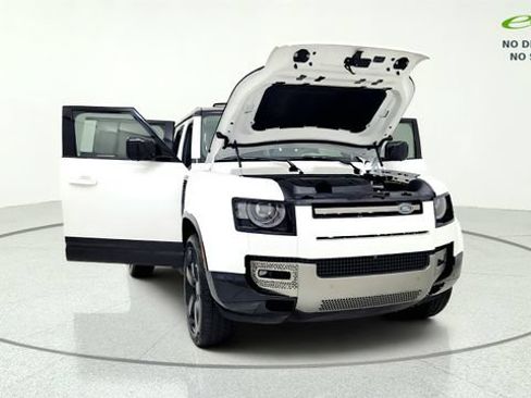 Used 2024 Land Rover Defender 130 X-Dynamic SE AWD/4WD image 12