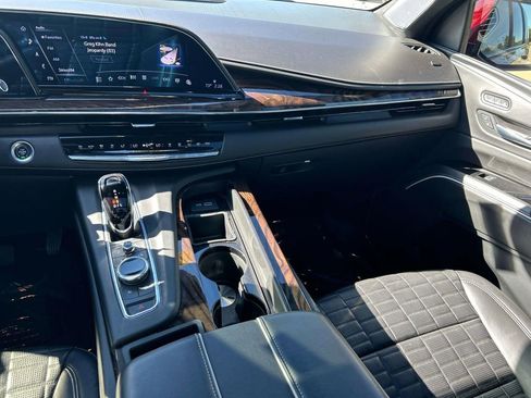 Used 2022 Cadillac Escalade ESV Sport Platinum w/ LPO, ONYX Package image 16