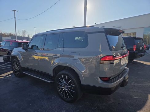 Used 2024 Lexus GX 550 image 6