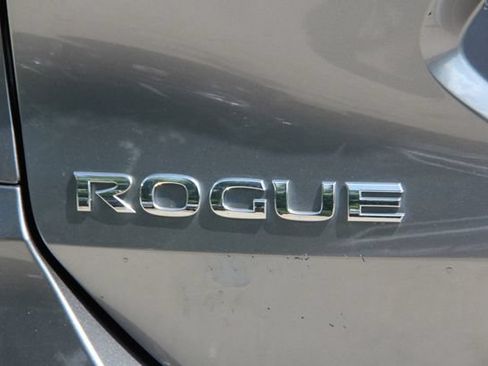 Used 2017 Nissan Rogue SV AWD/4WD image 9