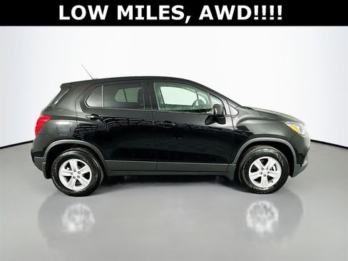 Used 2019 Chevrolet Trax LS w/ Tint and Cruise Package image 9