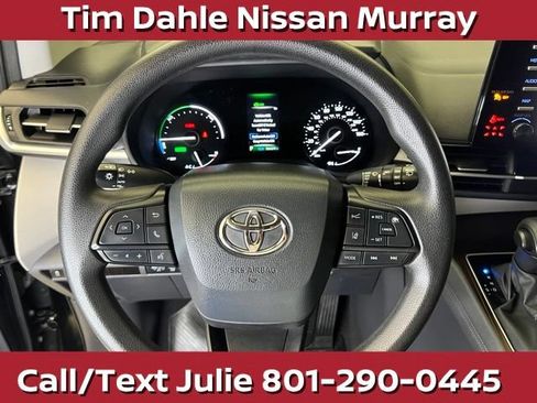 Used 2024 Toyota Sienna LE AWD/4WD image 26