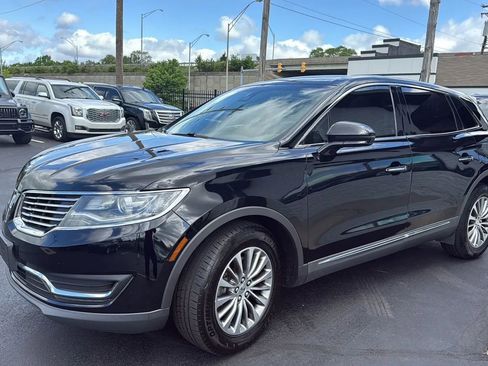 Used 2017 Lincoln MKX Select w/ Select Plus Package image 3