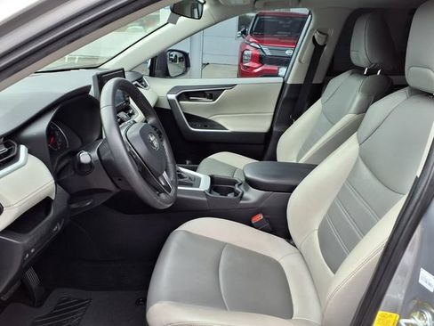 Used 2021 Toyota RAV4 XLE Premium w/ Carpet Mat Package (TMS) FWD image 15