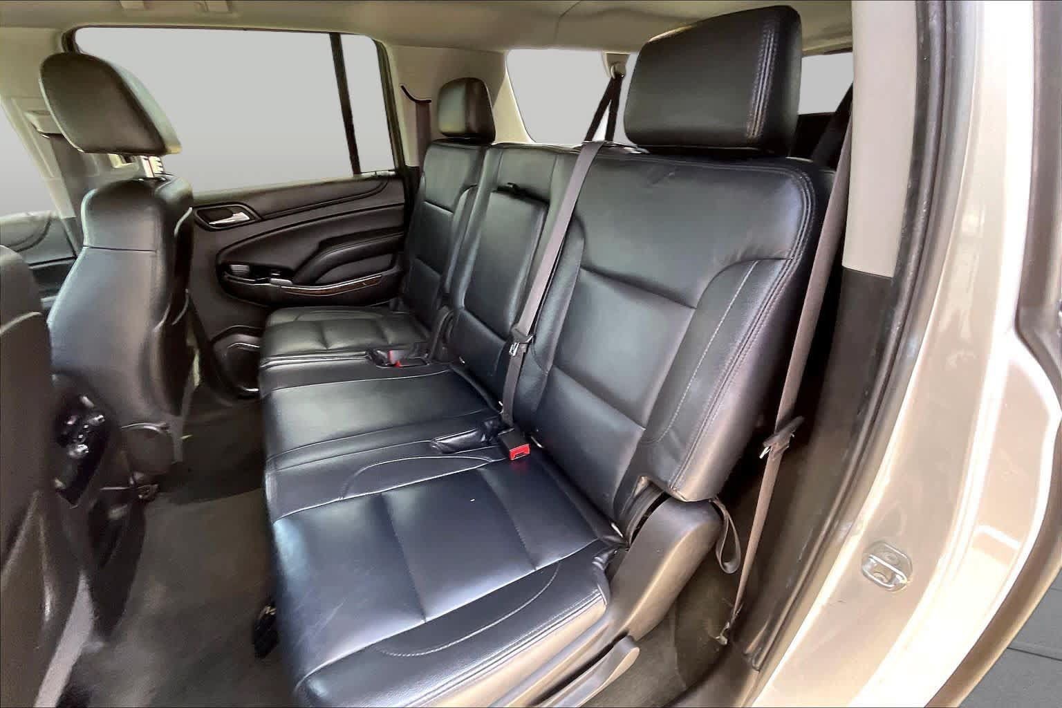 Used 2016 Chevrolet Suburban LS RWD image 20