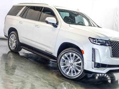 Used 2024 Cadillac Escalade Premium Luxury AWD/4WD image 5