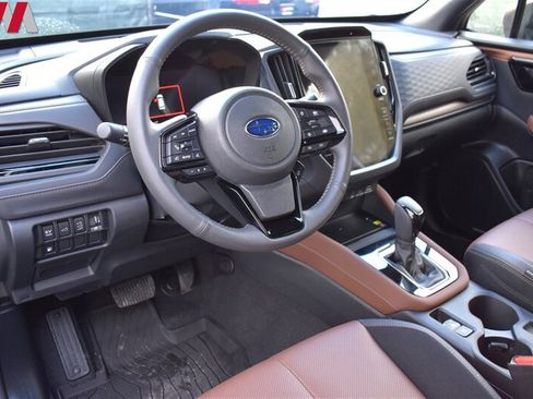 Used 2025 Subaru Forester Touring AWD/4WD image 3