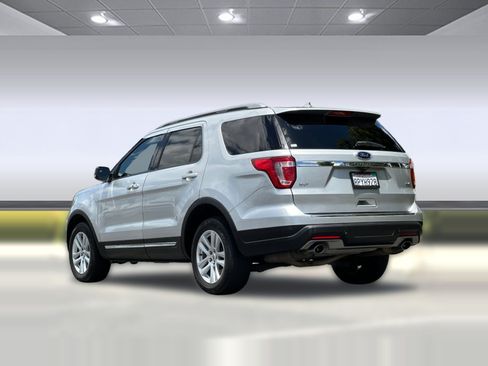 Used 2018 Ford Explorer XLT w/ Equipment Group 201A AWD/4WD image 3