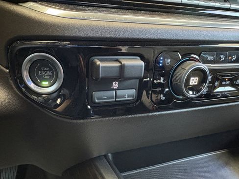 Used 2023 Chevrolet Silverado 1500 LTZ AWD/4WD image 28