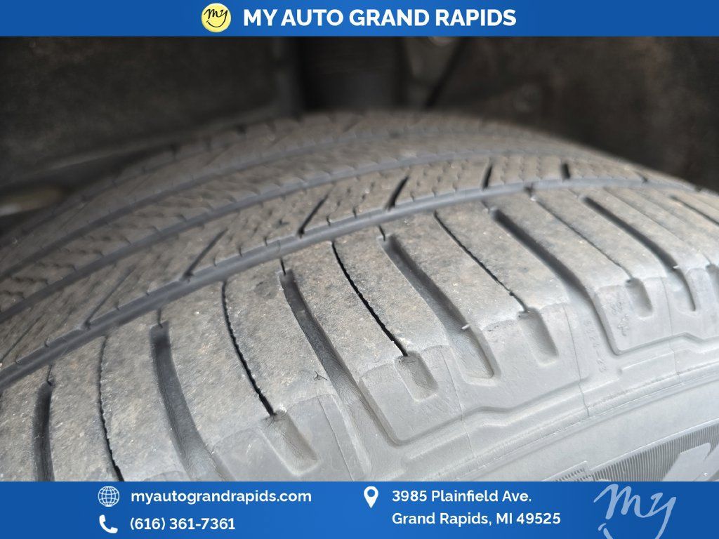 Used 2019 Land Rover Range Rover Velar R-Dynamic SE AWD/4WD image 35