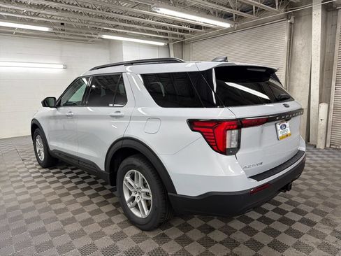 New 2026 Ford Explorer Active RWD image 9