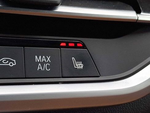 Used 2022 BMW X7 xDrive40i w/ M Sport Package image 22