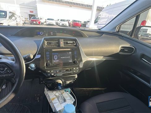 Certified 2019 Toyota Prius XLE image 5
