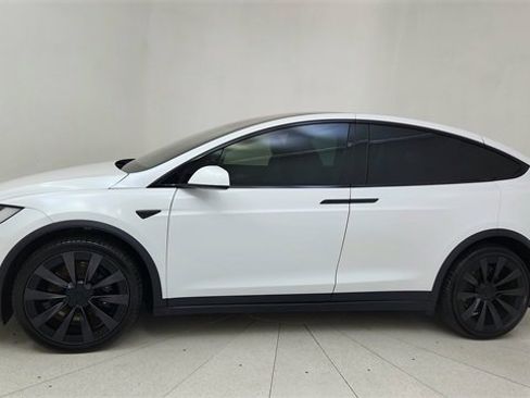 Used 2022 Tesla Model X Plaid image 3