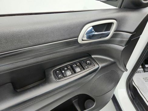 Used 2021 Jeep Grand Cherokee Laredo image 22