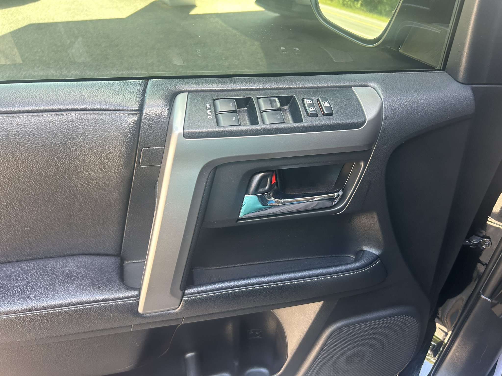 Used 2020 Toyota 4Runner SR5 Premium w/ Moonroof Package AWD/4WD image 8