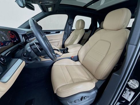 Certified 2024 Porsche Cayenne image 5