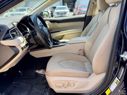 Used 2021 Toyota Camry LE w/ Carpet Mat Package (TMS) FWD image 10