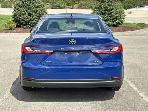 Used 2025 Toyota Camry LE image 4