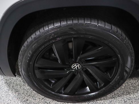 Used 2022 Volkswagen Atlas Cross Sport SE w/ Black Wheel Package AWD/4WD image 11