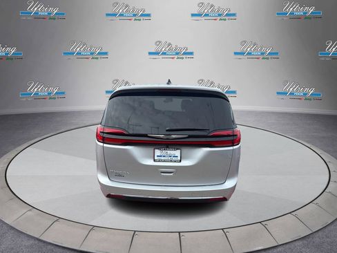 New 2026 Chrysler Pacifica Select image 4