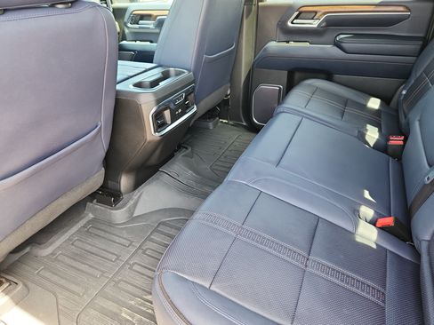Used 2024 Chevrolet Silverado 2500 High Country AWD/4WD image 13