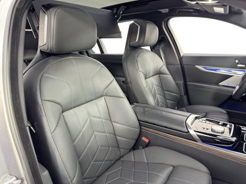 Used 2023 BMW i7 xDrive60 image 49