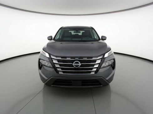 Used 2025 Nissan Rogue SV image 2