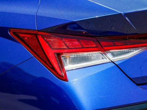 Certified 2025 Hyundai Elantra SEL FWD image 10